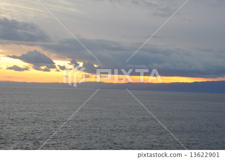Sea of sunset Sea of sunset 13622901