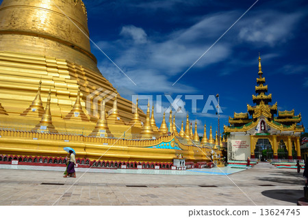 Shwemawdaw paya, Myanmar Shwemawdaw paya, Myanmar 13624745