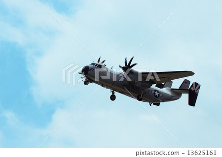 Flying over Atsugi base E-2 Hawkeye Flying over Atsugi base E-2 Hawkeye 13625161