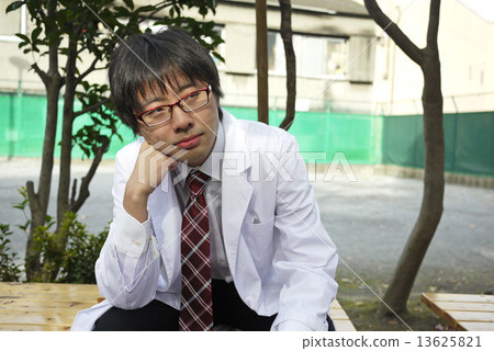 Researchers who think on the bench Researchers who think on the bench 13625821