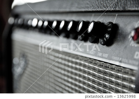 guitar amplifier  13625998