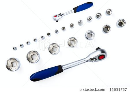 set of socket wrenches 13631767