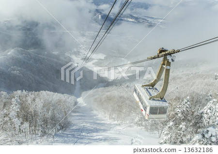 龍滑雪勝地雪山 13632186