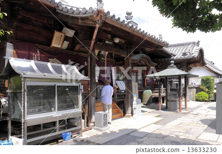Shikoku Buddha 73rd Buddhist 'Shakyamuni Temple' Honten and Mr. Pilgrim 13633230