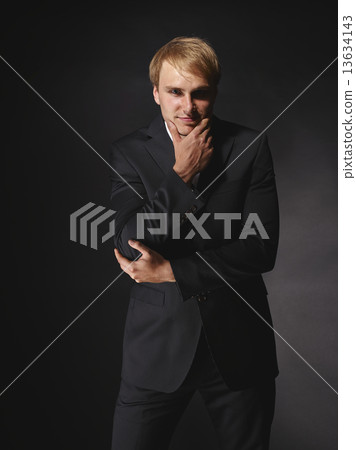 Modern businessman 13634143
