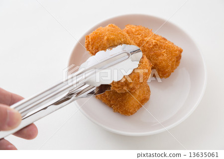 Cream croquette, dish and tongue Cream croquette, dish and tongue 13635061