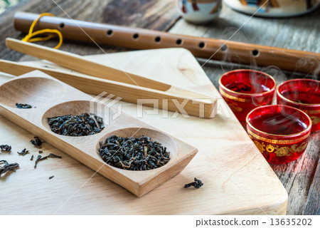 Dry tea variation in wooden box with tea spoon 13635202