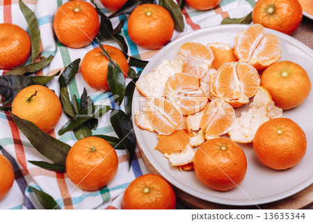 tangerines  13635344