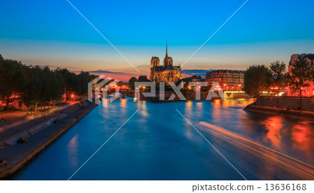 Cathedral of Notre Dame de Paris at sunset 13636168