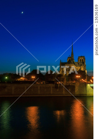 Cathedral of Notre Dame de Paris at sunset 13636169