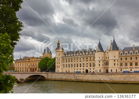 River Seine and the Conciergerie in Paris, France River Seine and the Conciergerie in Paris, France 13636177