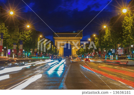 Arc de triomphe Paris at sunset Arc de triomphe Paris at sunset 13636181