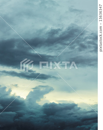 Overcast sky 13636347