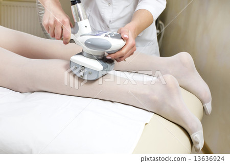 woman is in the process at the clinic lipomassage woman is in the process at the clinic lipomassage 13636924