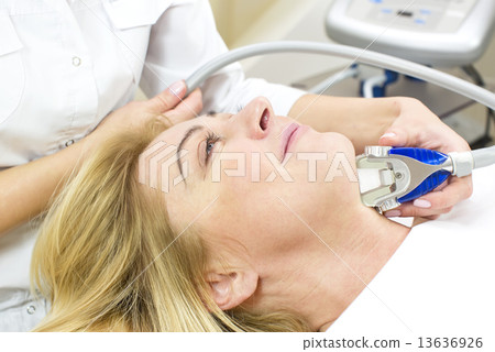 woman is in the process at the clinic lipomassage woman is in the process at the clinic lipomassage 13636926