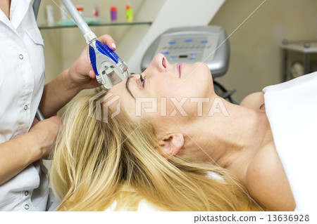 woman is in the process at the clinic lipomassage 13636928