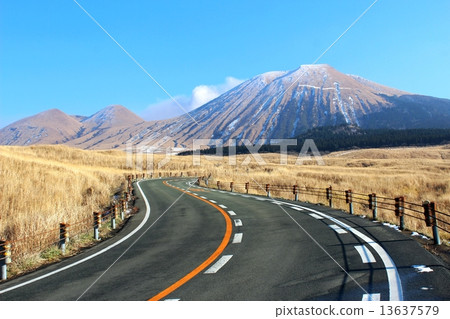 阿蘇全景線和山島 13637579