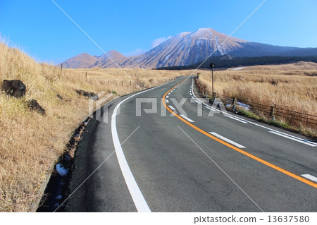 阿蘇全景線和山島 13637580