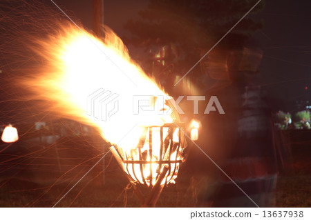 A torch 13637938