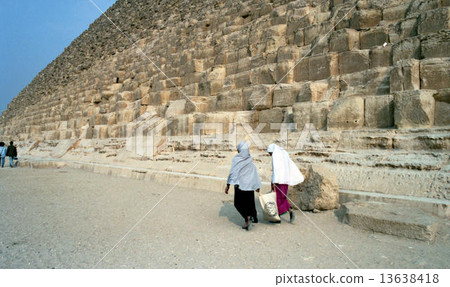 吉薩金字塔 13638418