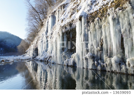 Kiso Shirakawa ice pillar group in Nagano Prefecture (Shurea Hokutou) Kiso Shirakawa ice pillar group in Nagano Prefecture (Shurea Hokutou) 13639093