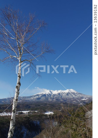 From the Shirakabaku Kucho Pass in the Midorigayama cold in winter 13639192