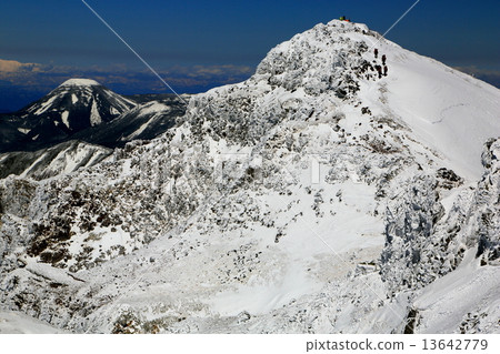 Yatsugatake / Yokodake主峰和Tateshina山的登山者 Yatsugatake / Yokodake主峰和Tateshina山的登山者 13642779