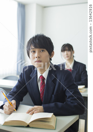 High school student / preparatory student 13642916