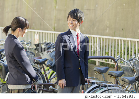高中生/預科學生 高中生/預科學生 13642935