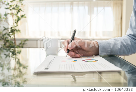 Document Document 13643358