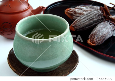 Dried persimmon tea 13643909