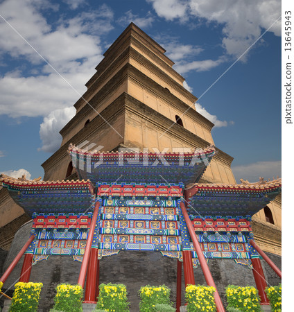 Giant Wild Goose Pagoda (Big Wild Goose Pagoda), is a Buddhist pagoda located in Xian, China Giant Wild Goose Pagoda (Big Wild Goose Pagoda), is a Buddhist pagoda located in Xian, China 13645943