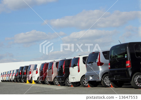 輕型迷你車排隊 13647553