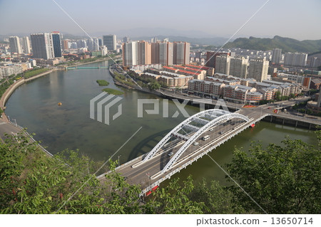 Chengdu city bridge city skyline 13650714