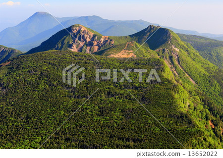 Temple of Dawn and Mount Tateshina toward Yatsugatake · Iwodake summit 13652022