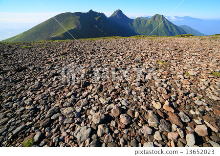 Plain of Yatsugatake · Iwodake mountain top and Minami Yatsugatake main peak group 13652023