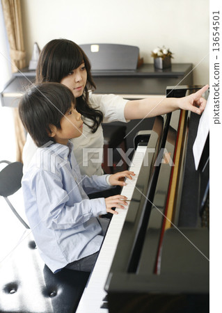 Piano lesson (home) 13654501