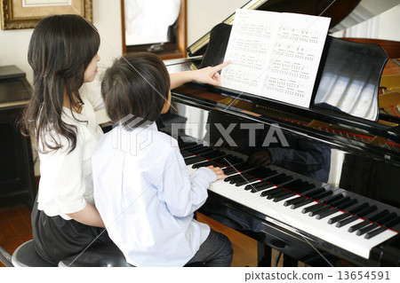 Piano lessons 13654591