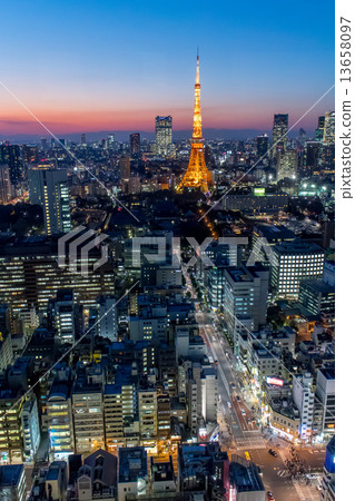 東京鐵塔晚上風景 東京鐵塔晚上風景 13658097