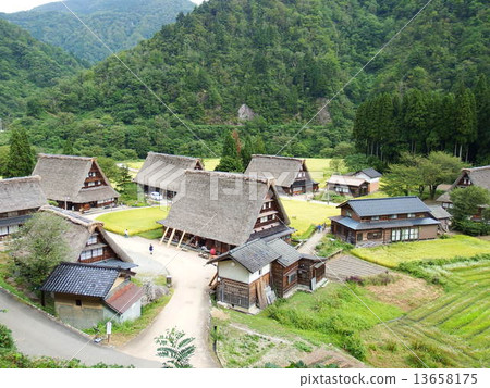 房子裡有一座主要的建築 13658175