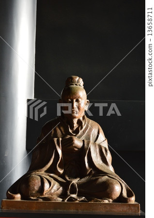 “幼稚（石獅）”的木製雕像（Yushima Shrine，Taisei / Tokyo Bunkyo Ward Yushima 1 chome） 13658711