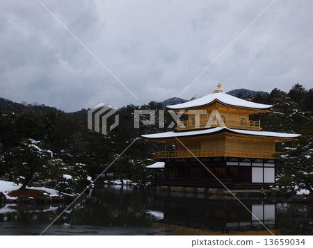 下雪的金閣寺 13659034