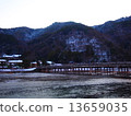 雪閃爍的渡月橋 13659035