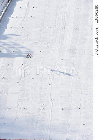 Jump landing 13660280