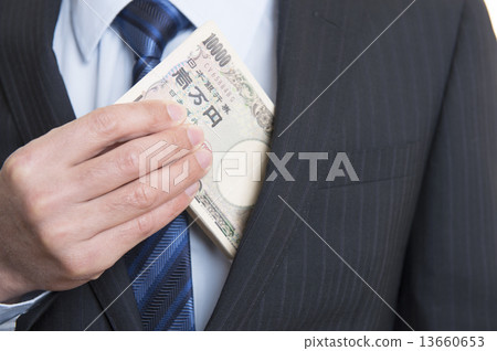 A man who puts a bundle in his pocket 13660653