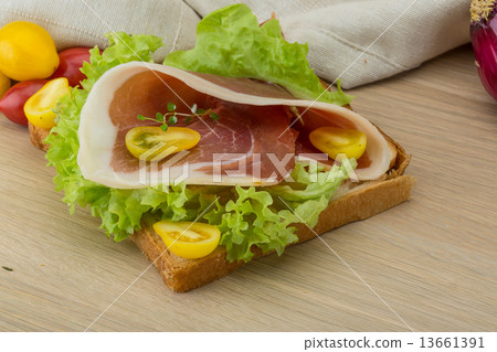 Sandwich with hamon 13661391