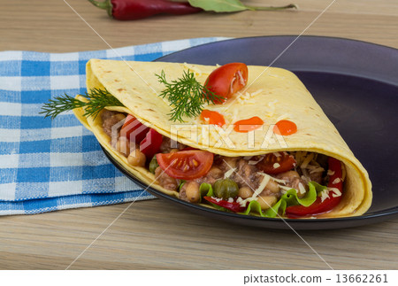 Tuna tortilla 13662261