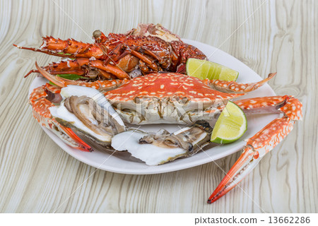 Spiny lobster, crab and oyster Spiny lobster, crab and oyster 13662286