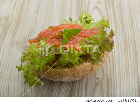 Salmon sandwich with thyme Salmon sandwich with thyme 13662701