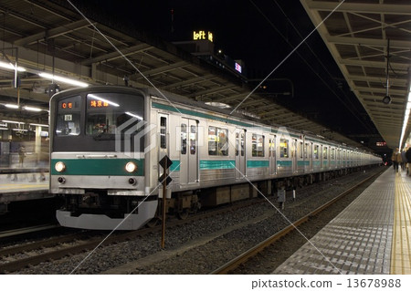 Saikyo line 205 train which stops at Ikebukuro station at night 13678988